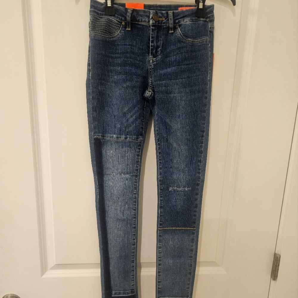 Girls size 12 Blank NYC jeans mini mercer skinny jeans. NWT. 🎅🤶